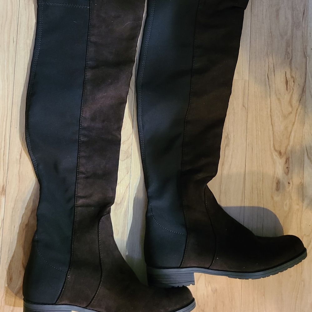 Woman's knee high boots